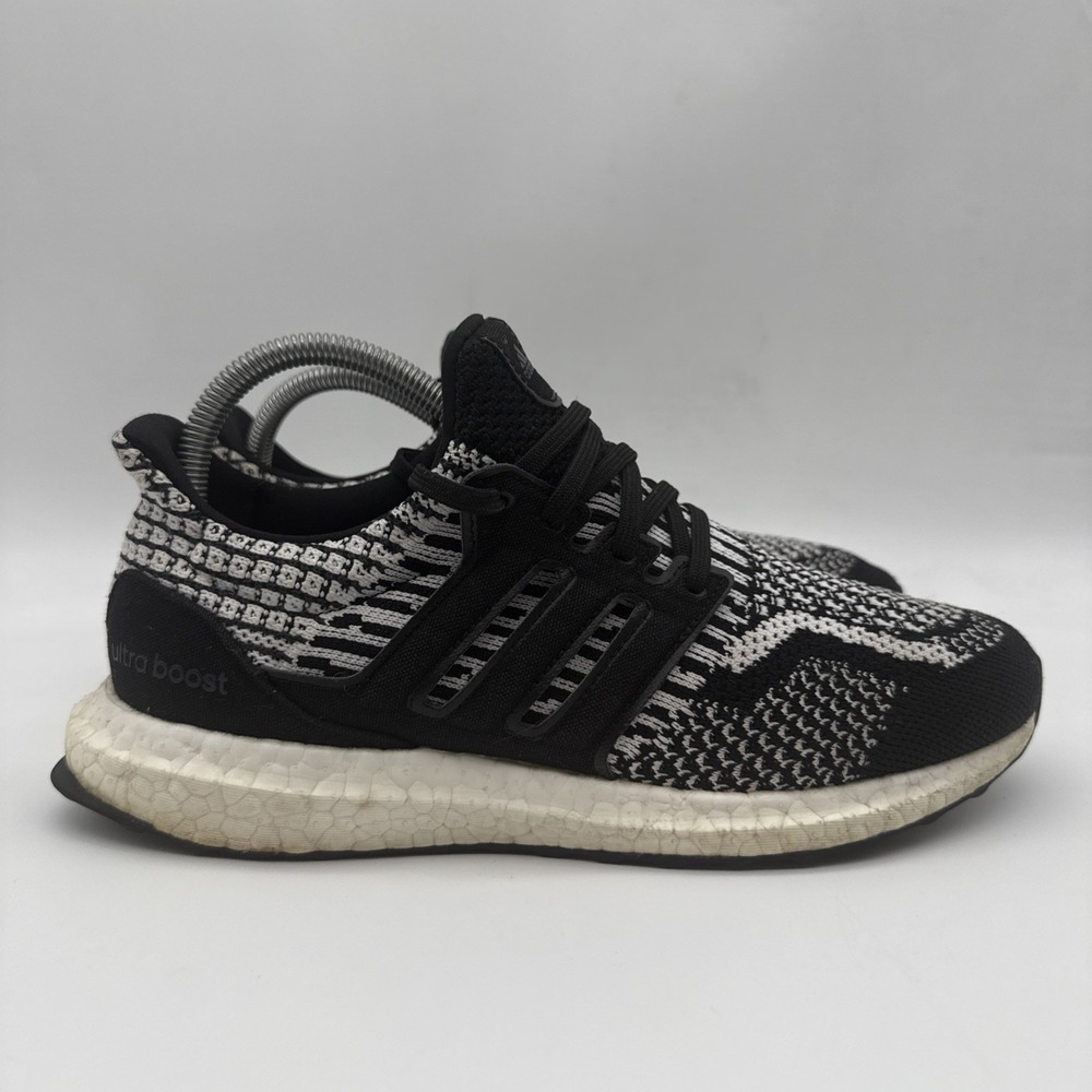 Adidas Ultraboost 5.0 DNA Mens 7.5 Black White Primeblue Running Shoes FZ1850